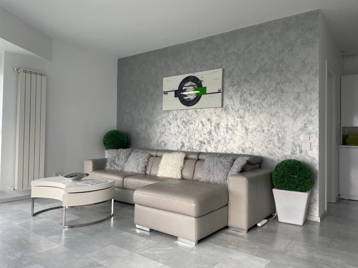 Luxury Westpark 2 Residence With Lake View Bucharest Luaran gambar