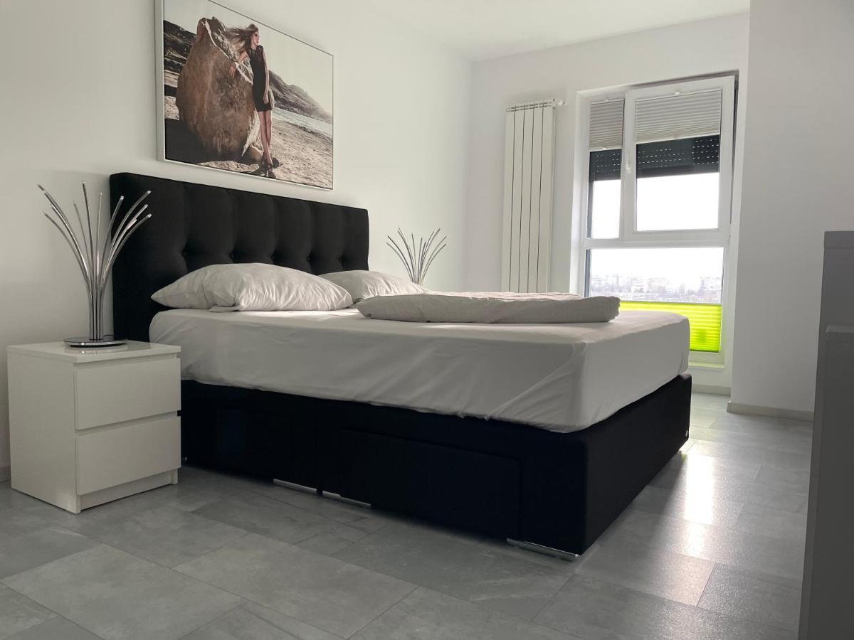 Luxury Westpark 2 Residence With Lake View Bucharest Luaran gambar