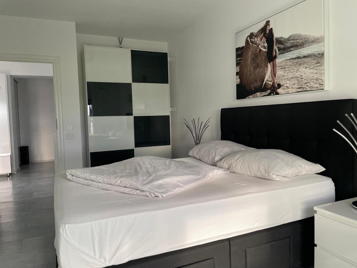 Luxury Westpark 2 Residence With Lake View Bucharest Luaran gambar