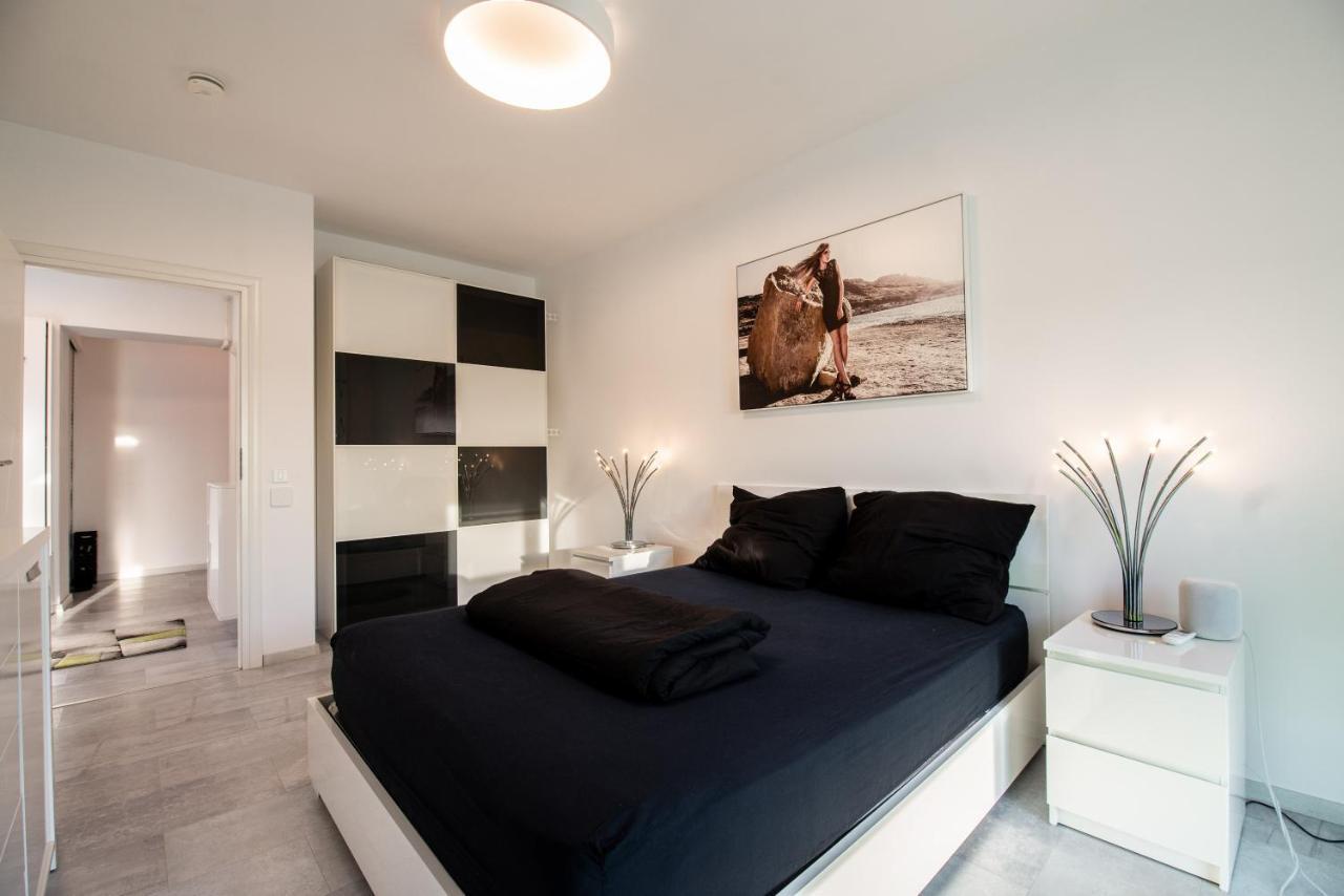 Luxury Westpark 2 Residence With Lake View Bucharest Luaran gambar